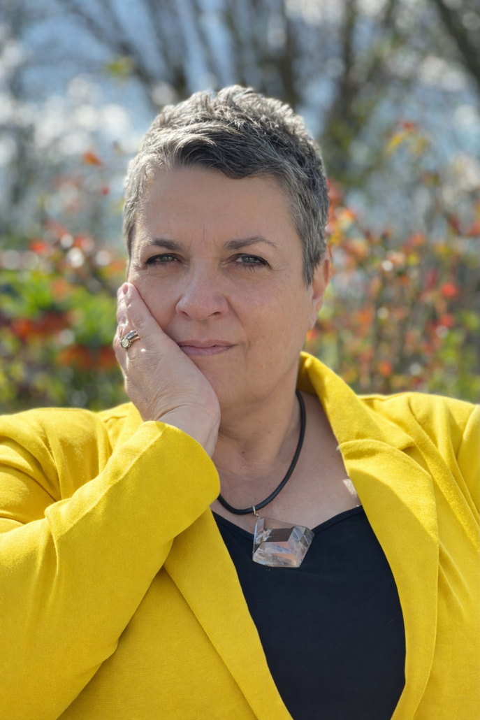 Súsanna Vígdá, clairvoyant og medium. Krystal Kompasset og afdødekontakt. t`Tegn fra afdøde i stille øjeblik med lys