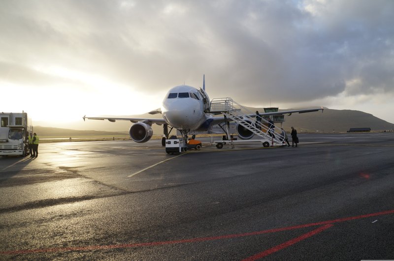 Sanddrømme – fly ved Vágar Lufthavn på Færøerne